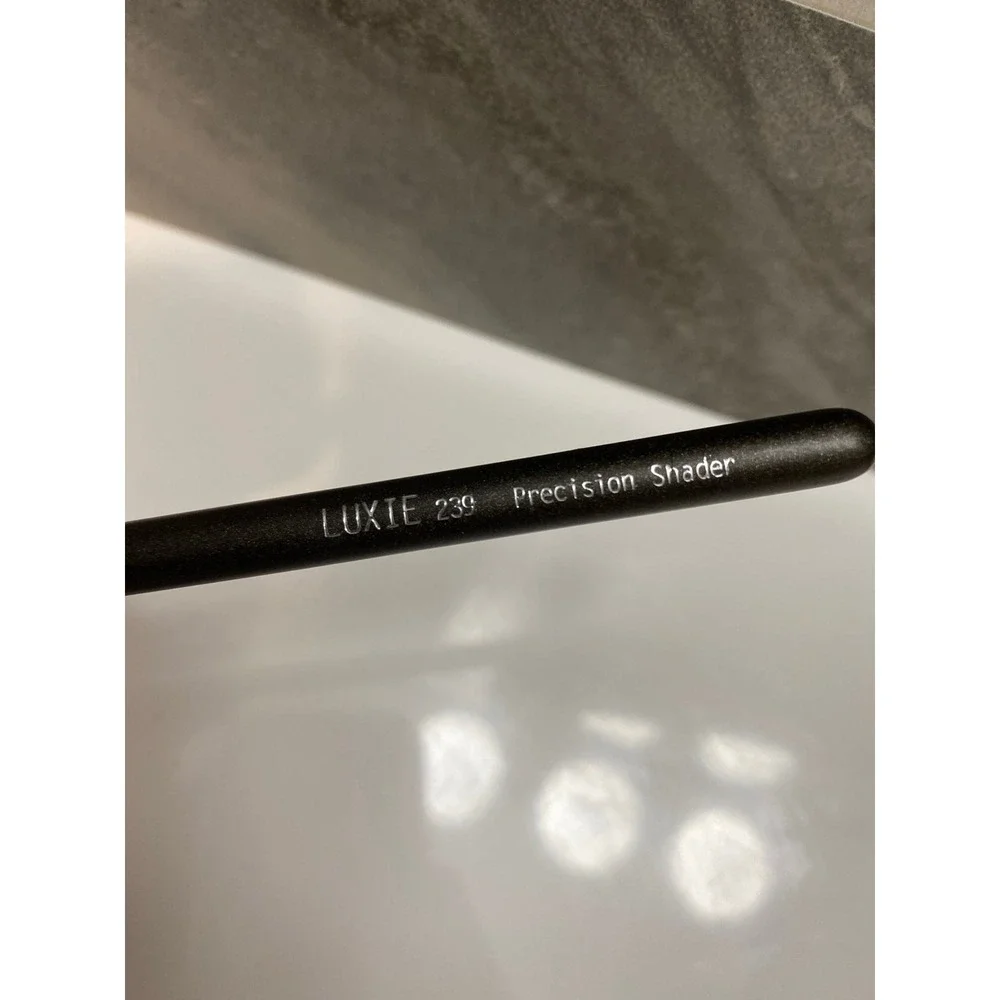 New no plastic Luxie Precision Shader‎ #239 (15 Dollar Sale!)
